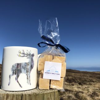 Details about   Gift Box Set of 2 China Mugs Atmospheric Stag in Scotland Design by The Leonardo 