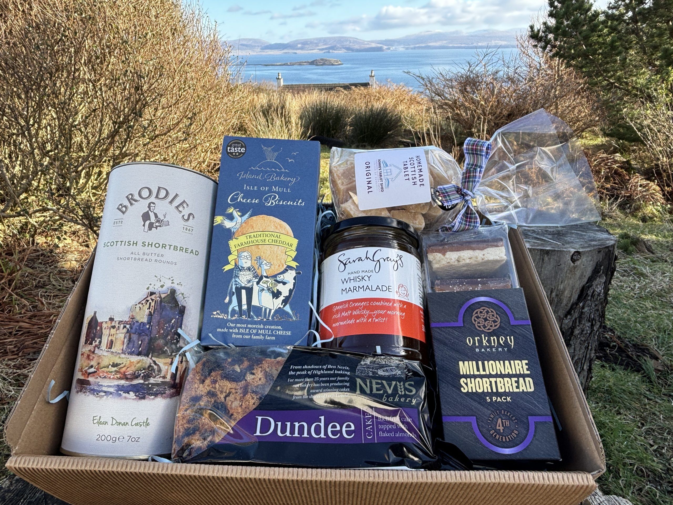 Scottish Treats Gift Box with Millionaire Shortbread - Image 2
