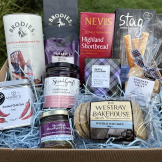 Scottish Hamper: Taste of Scotland Large Family Treats Gift Box