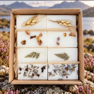 Scottish Bothy Wax Melts Gift Set by Skye Natural Skincare, featuring four Highland-inspired fragrances in a kraft gift box.